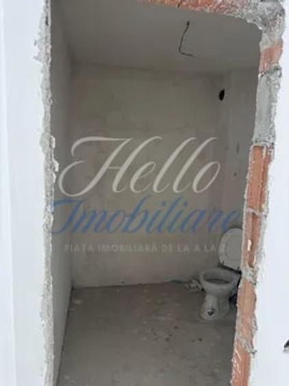 Apartament cu 3 camere semidecomandat în Florești