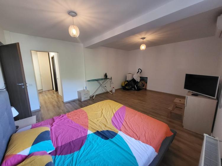 Duplex cu 5 camere cu Canalizare în Sud-Est