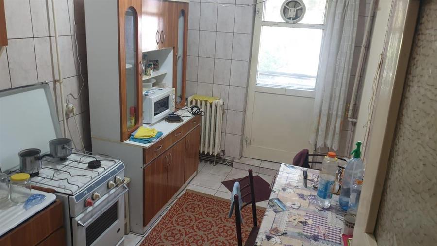 Apartament cu 3 camere decomandat în Apollo