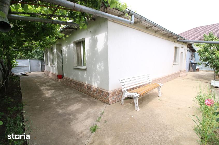 Casă cu 3 camere cu Teren 1055 Mp în Central