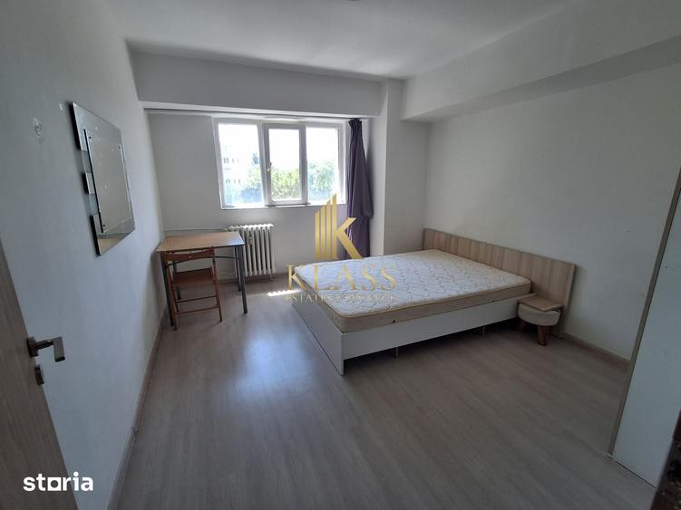 Apartament cu 3 camere semidecomandat în Colentina