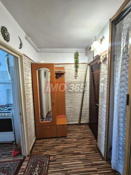 Apartament cu 2 camere semidecomandat în Craiovei