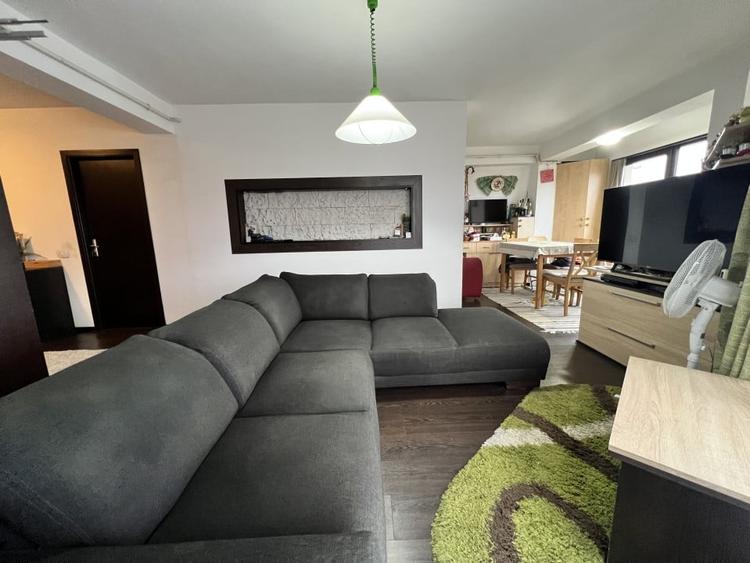 Apartament cu 3 camere semidecomandat, mobilat în Florești — fotografia 1