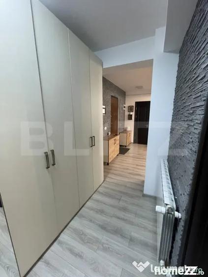 Apartament cu 3 camere semidecomandat în Central