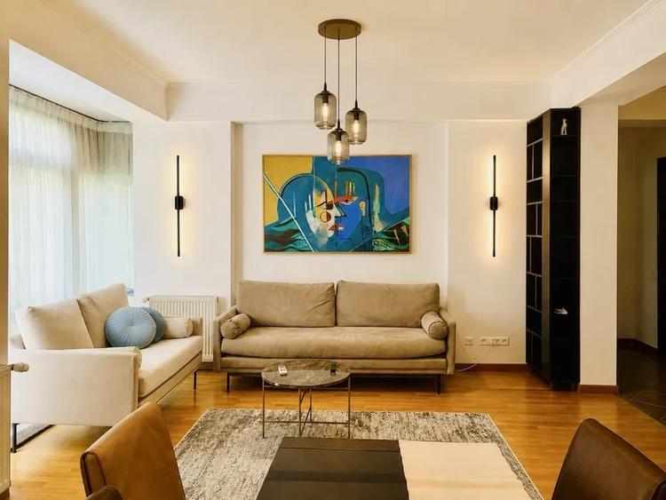 Apartament cu 3 camere decomandat, mobilat în Kiseleff