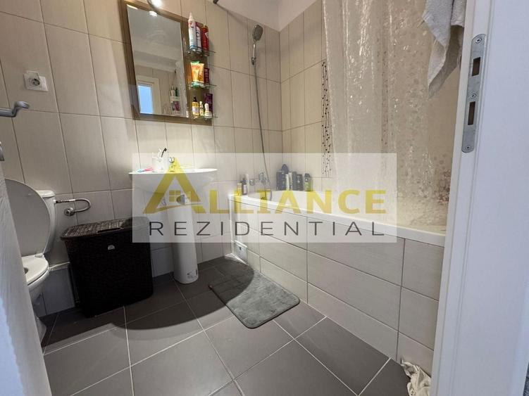 Duplex cu 3 camere decomandat cu Canalizare în Splaiul Unirii