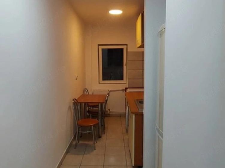 Garsonieră decomandată în Vitan