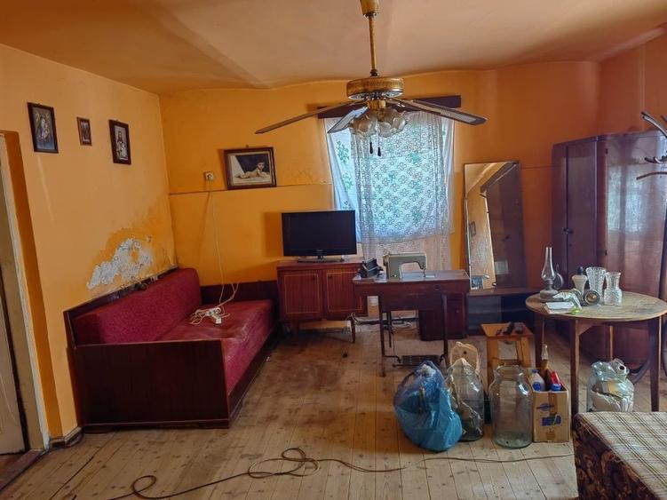 Apartament cu 4 camere decomandat în Popoveni