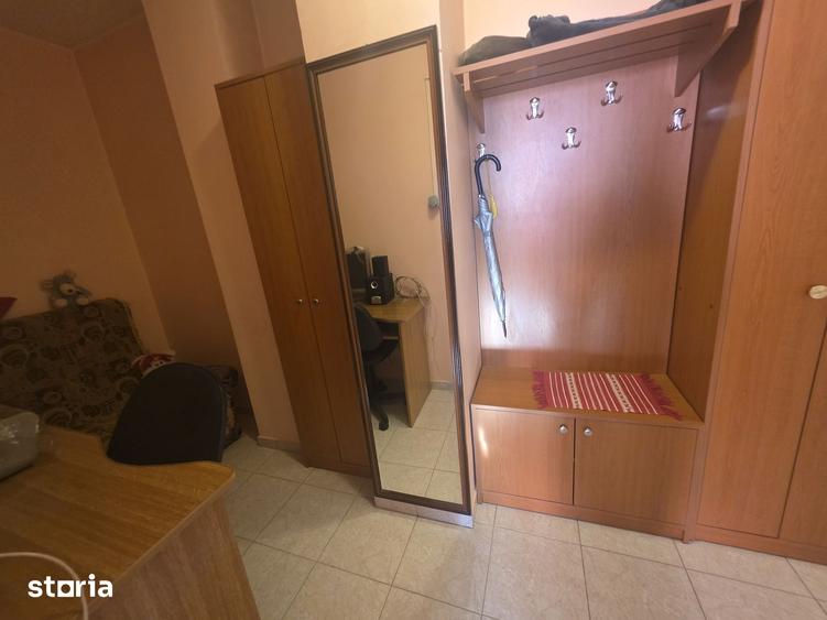 Apartament cu 2 camere decomandat în Tractorul
