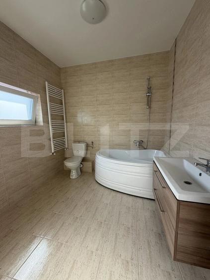Casă cu 4 camere cu Teren 250 Mp în Central