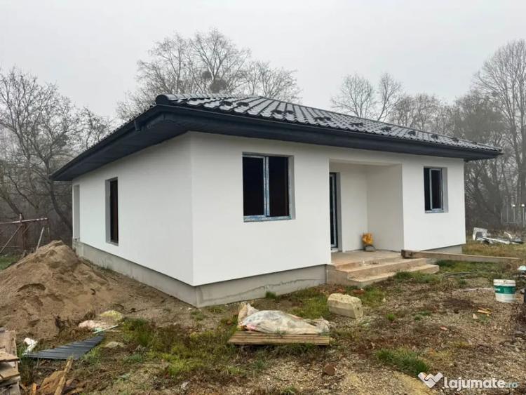Casă cu 3 camere cu Teren 450 Mp în Satu Nou de Jos