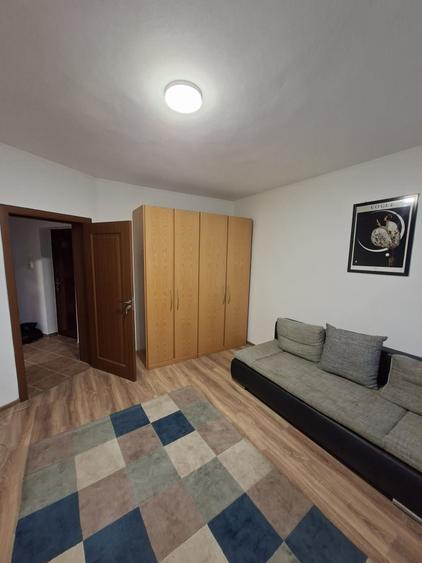 Apartament cu 2 camere decomandat în Precista