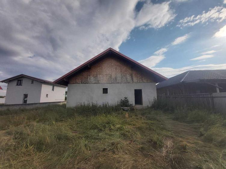 Casă cu 4 camere în Zănești