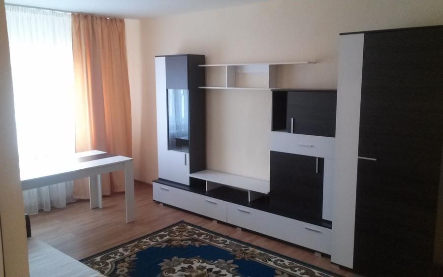 Apartament cu 3 camere decomandat în Cetate