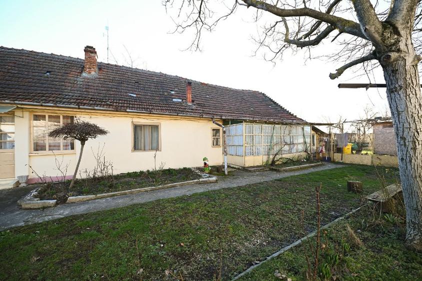 Teren Construcții intravilan de 1475 mp, în Periferie