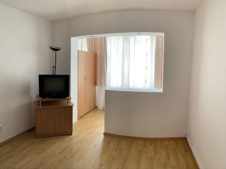 Apartament cu 2 camere decomandat în Cetate