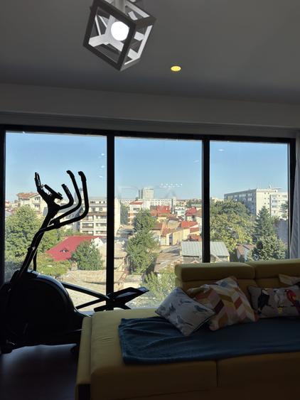 Apartament cu 3 camere decomandat, mobilat în Banu Manta