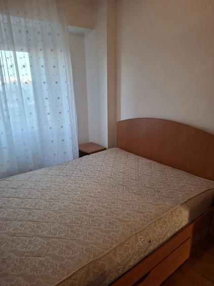 Apartament cu 3 camere decomandat în Intim