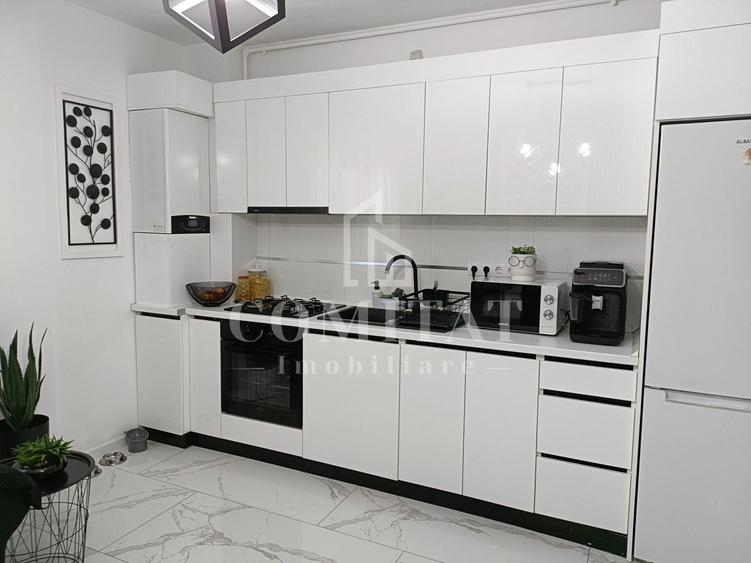 Apartament cu 3 camere semidecomandat, mobilat în Florești