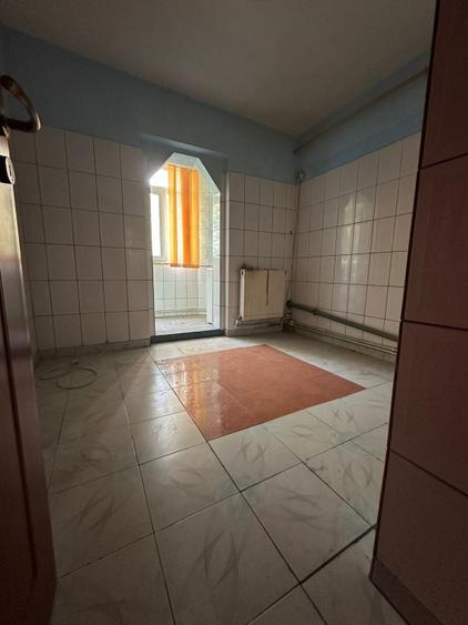 Apartament cu 2 camere decomandat în Calarași 4