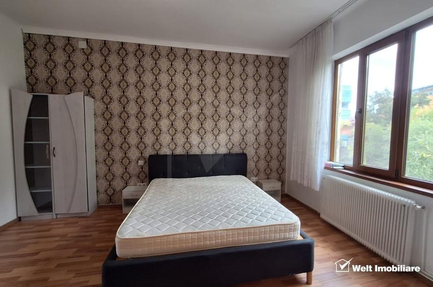 Apartament cu 3 camere semidecomandat, mobilat în Central