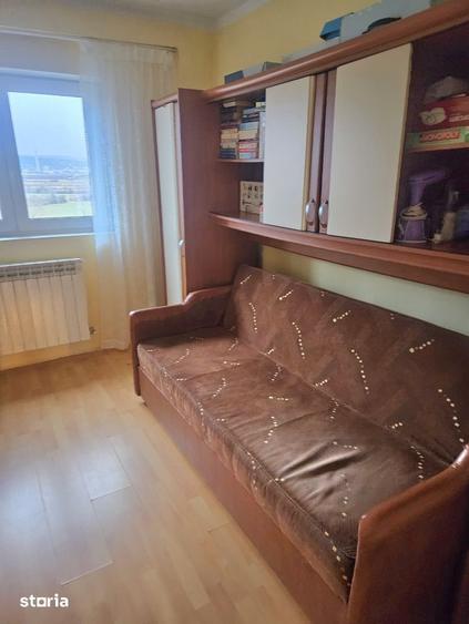 Apartament cu 3 camere decomandat, mobilat în Central