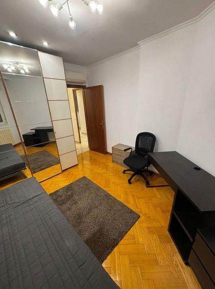 Apartament cu 3 camere decomandat, mobilat în Primăverii