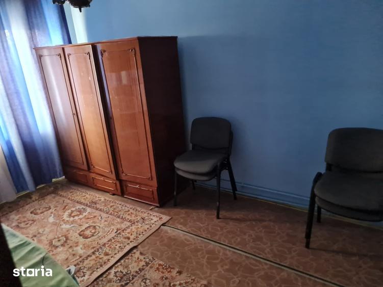 Apartament cu 3 camere decomandat în Micro 4