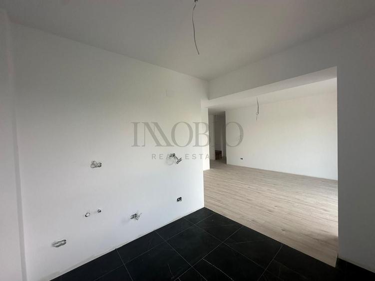 Apartament cu 3 camere semidecomandat în Sisești