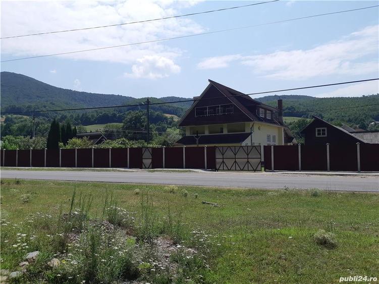 Casă cu 11 camere în Nucet