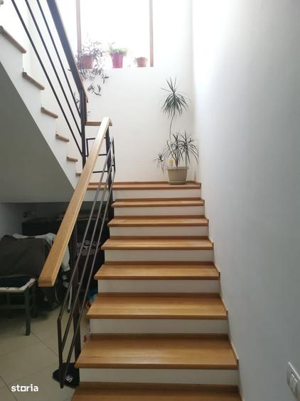 Casă cu 4 camere în Bascov