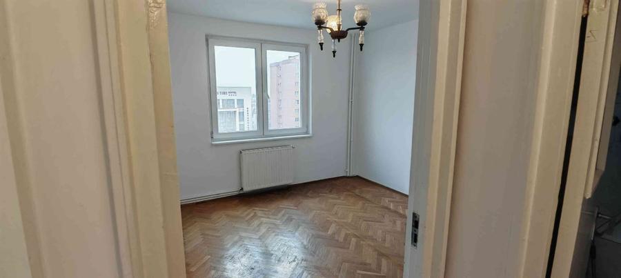 Apartament cu 3 camere decomandat în Astra