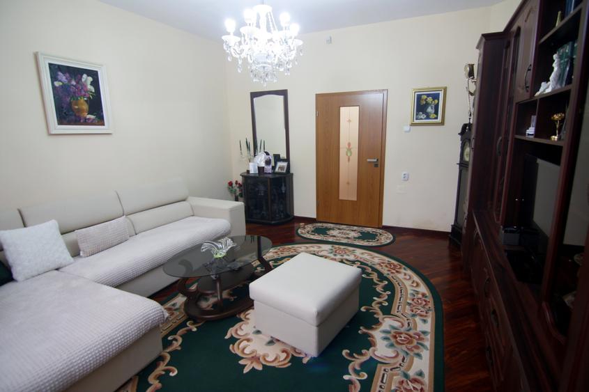 Casă individuală cu 5 camere cu Canalizare în Ultracentral