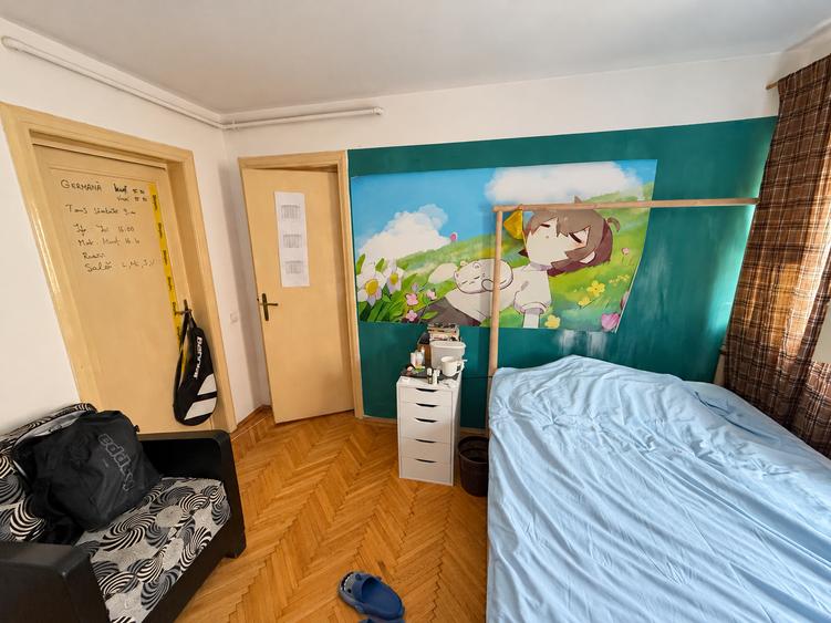 Apartament cu 3 camere semidecomandat în Dorobanți
