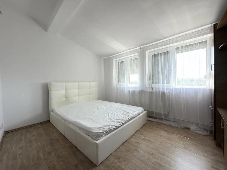 Apartament cu 3 camere semidecomandat în Bucovina