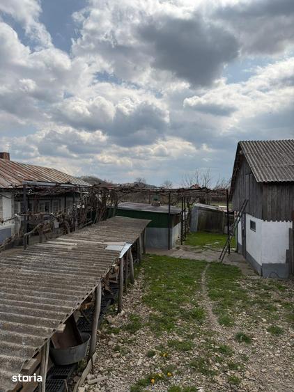 Casă cu 4 camere cu Teren 833 Mp în Bodești