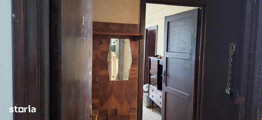Apartament cu 3 camere semidecomandat în Central