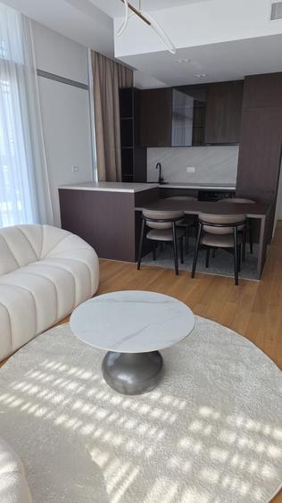 Apartament cu 3 camere semidecomandat în Floreasca