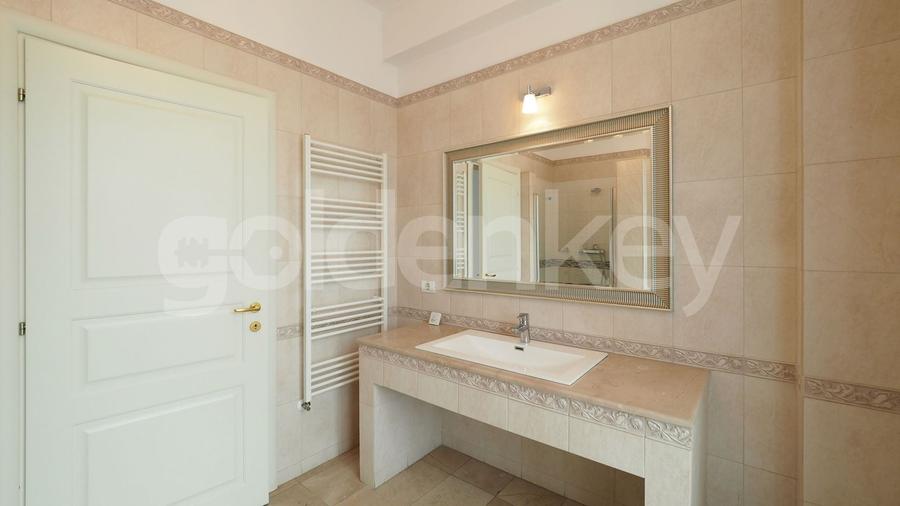 Vila cu finisaje moderne in complex rezidential - 25