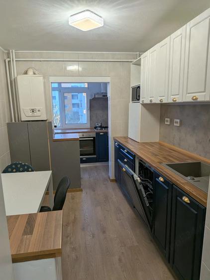 Apartament cu 3 camere decomandat în Central
