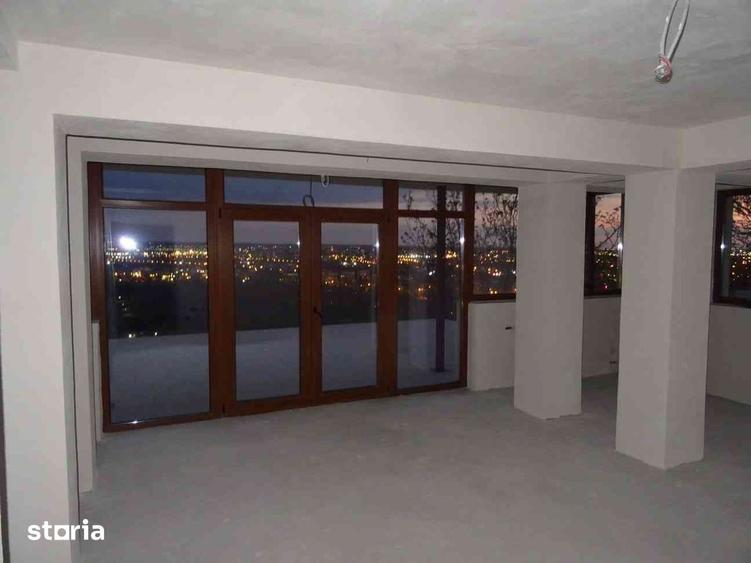 Casă cu 5 camere cu Teren 640 Mp în Central