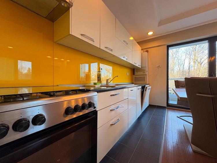 Apartament cu 3 camere decomandat, mobilat în Central