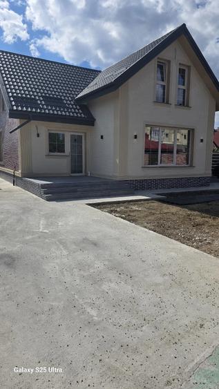 Casă cu 5 camere cu Teren 500 Mp în Horia
