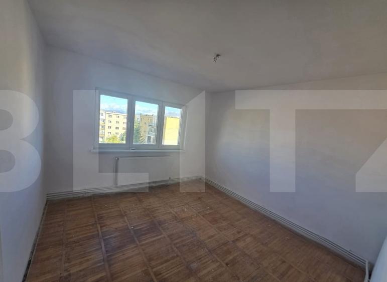 Apartament cu 2 camere decomandat în Lenin
