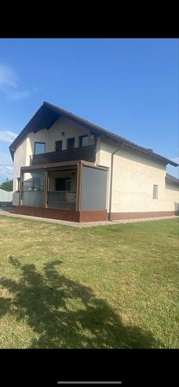 Casă cu 4 camere în Stupini