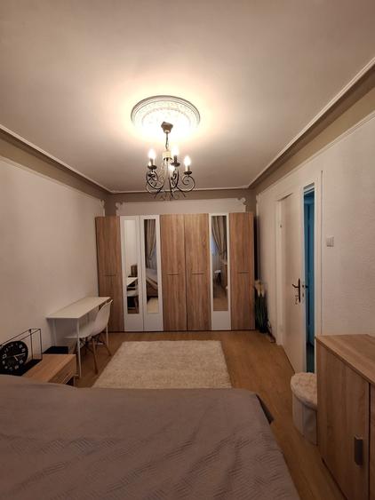 Apartament cu 2 camere semidecomandat în Podul de Fier