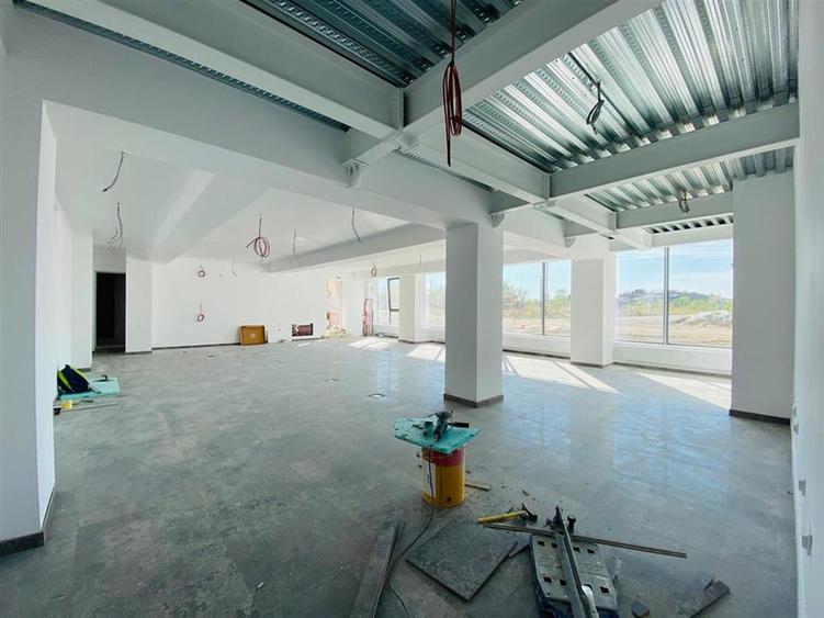 Spațiu comercial, de 500 mp, în Zona industrială