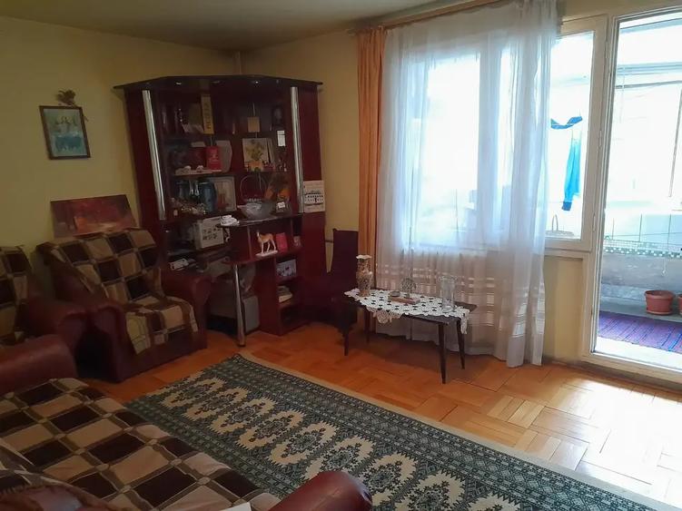 Apartament cu 4 camere decomandat, mobilat în Drumul Taberei