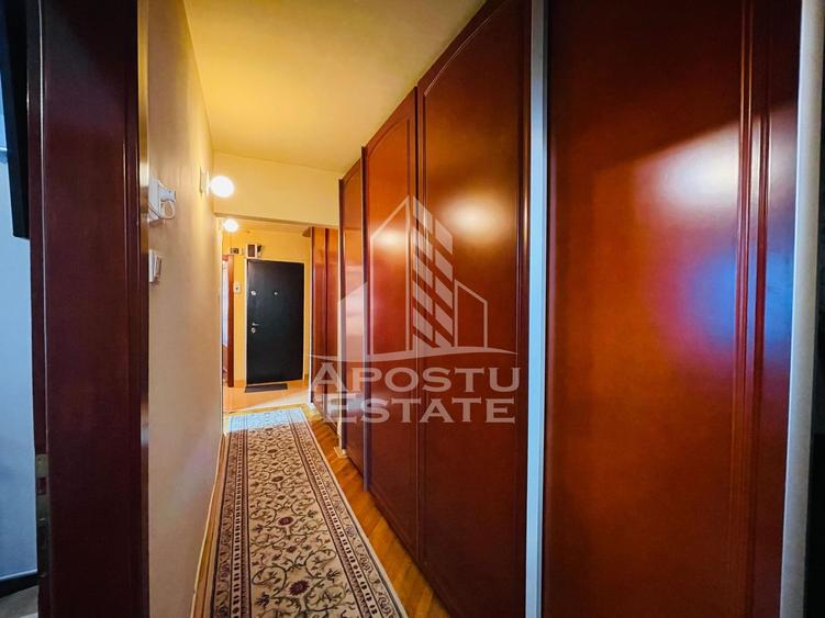 Apartament cu 3 camere decomandat în Miron Costin
