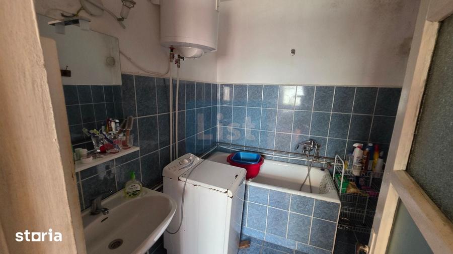 Casă cu 8 camere cu Teren 441 Mp în Central